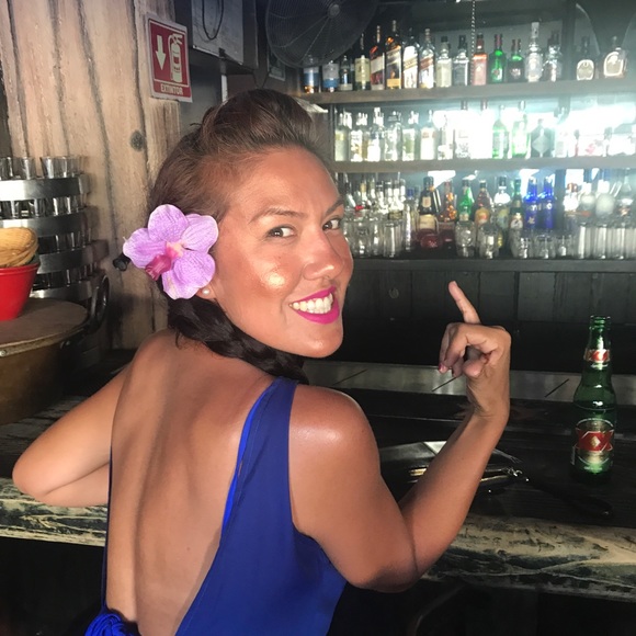 Meet your Posher 💋 - Picture 4 of 8